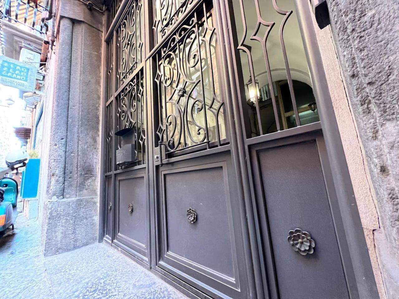 Traversa Toledo, Intero Appartamento Al Plebiscito Napoli Bagian luar foto